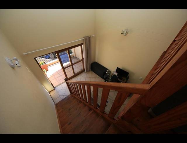 2 BEDROOM APARTMENT FOR SALE IN SUNNINGHILL